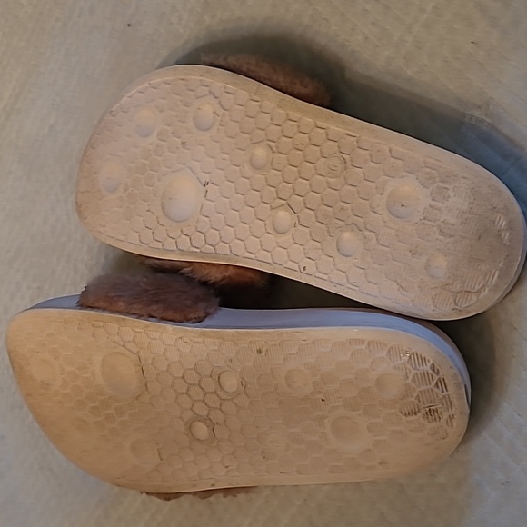 Puma X Fenty Furry Slides, Light Pink, Size 9 - Picture 5 of 6